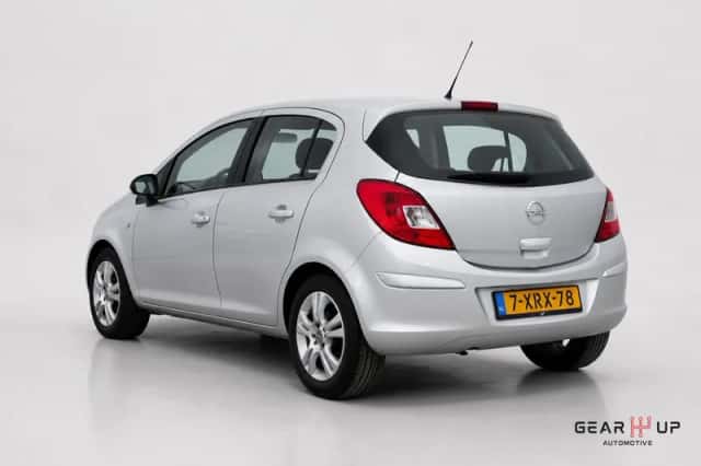 Opel Corsa (2013) thumbnail 3