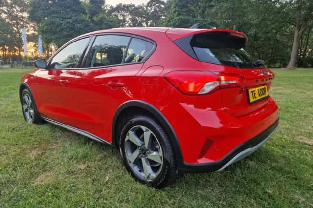 Ford Focus (2021) thumbnail 3