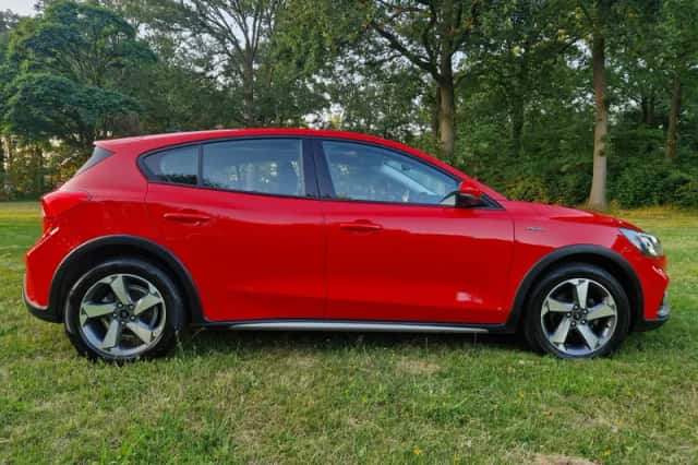 Ford Focus (2021) thumbnail 6