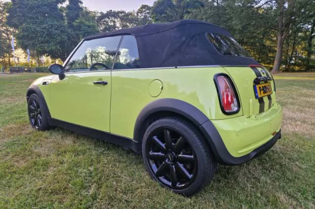 MINI Cooper (2005) thumbnail 4