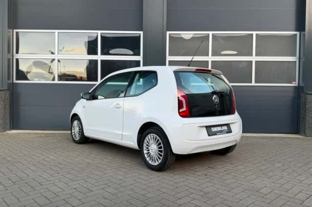Volkswagen Up! (2012) thumbnail 4