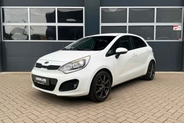 Kia Rio (2012) thumbnail 1