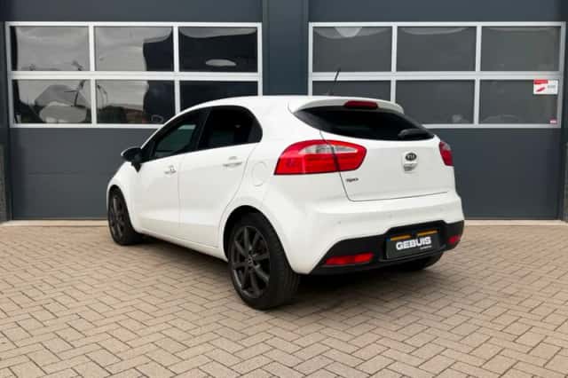 Kia Rio (2012) thumbnail 4