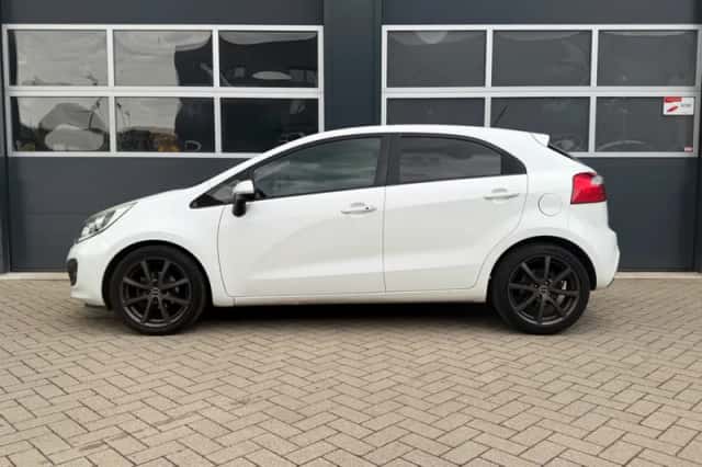 Kia Rio (2012) thumbnail 6