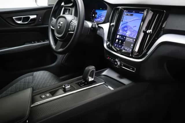 Volvo V60 (2022) thumbnail 3