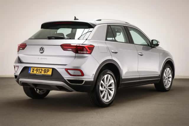 Volkswagen T-Roc (2023) thumbnail 2