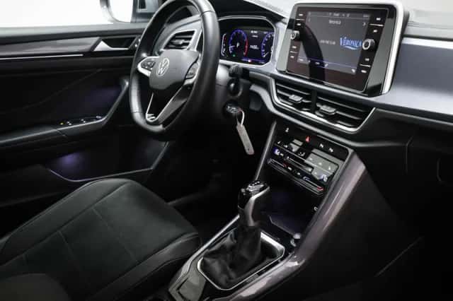 Volkswagen T-Roc (2023) thumbnail 3