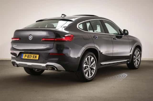 BMW X4 (2022) thumbnail 2