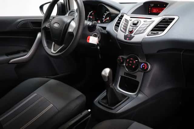 Ford Fiesta (2009) thumbnail 3