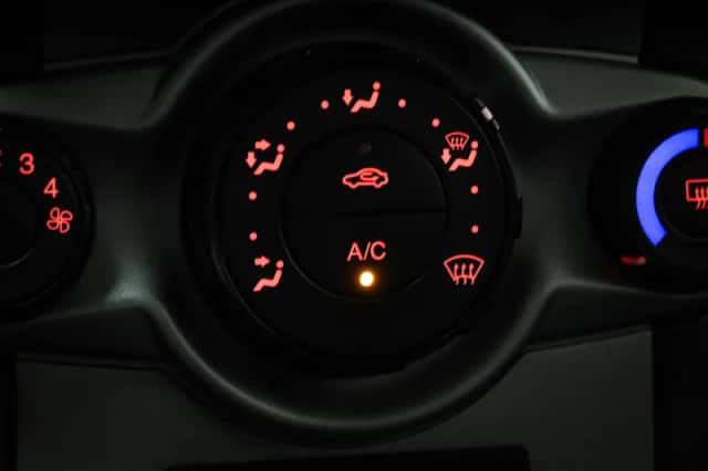 Ford Fiesta (2009) thumbnail 5