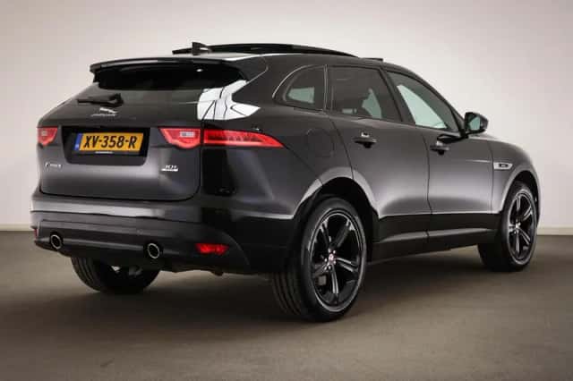 Jaguar F-Pace (2019) thumbnail 2
