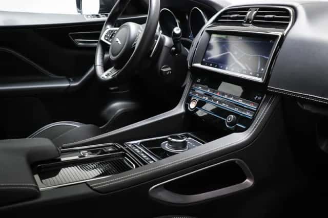 Jaguar F-Pace (2019) thumbnail 3
