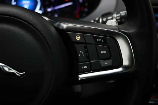 Jaguar F-Pace (2019) thumbnail 5