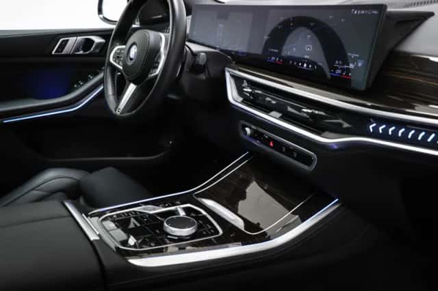 BMW X5 (2023) thumbnail 3
