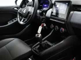Renault Clio (2023) thumbnail 3