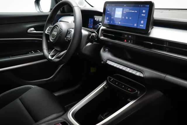 Jeep Avenger (2025) thumbnail 3