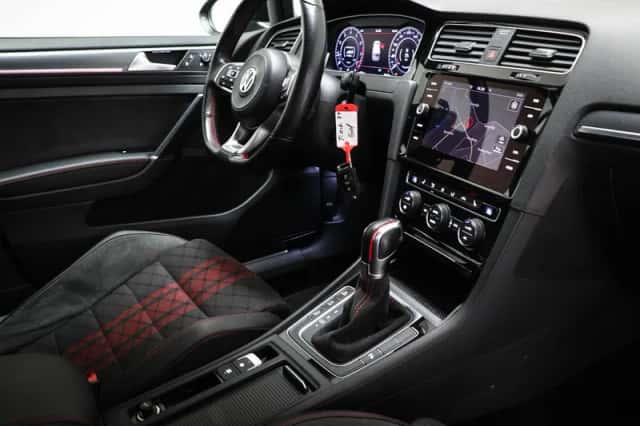 Volkswagen Golf (2019) thumbnail 3