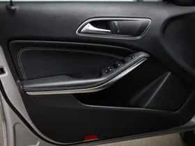 Mercedes-Benz GLA (2016) thumbnail 24