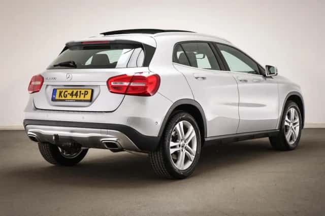 Mercedes-Benz GLA (2016) thumbnail 2
