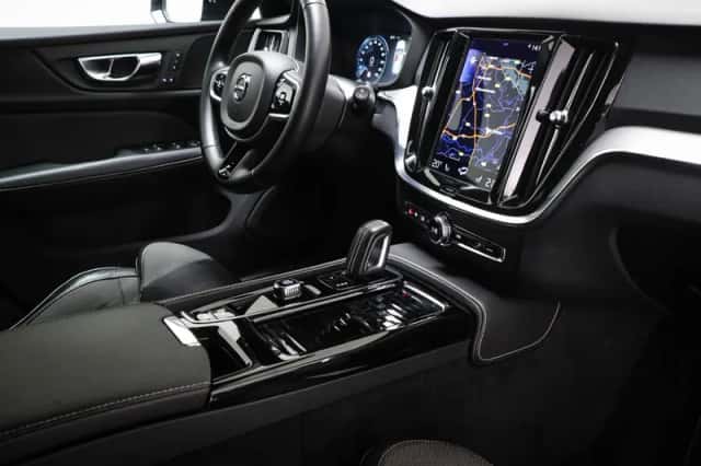 Volvo V60 (2021) thumbnail 3