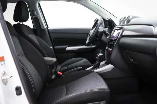 Suzuki Vitara (2023) thumbnail 6