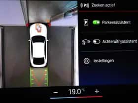 BMW i4 (2022) thumbnail 8