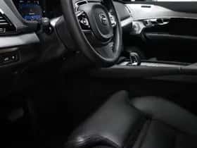 Volvo XC90 (2023) thumbnail 36