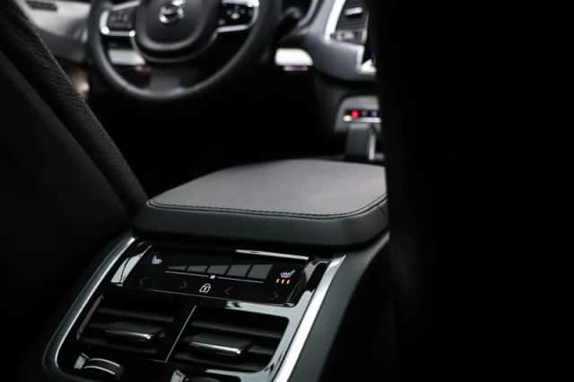Volvo XC90 (2023) thumbnail 3