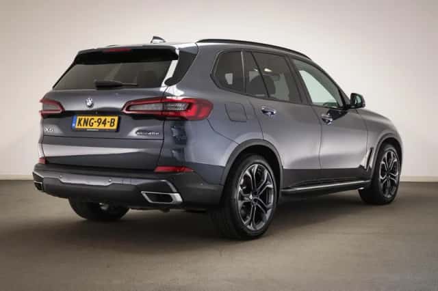 BMW X5 (2021) thumbnail 2