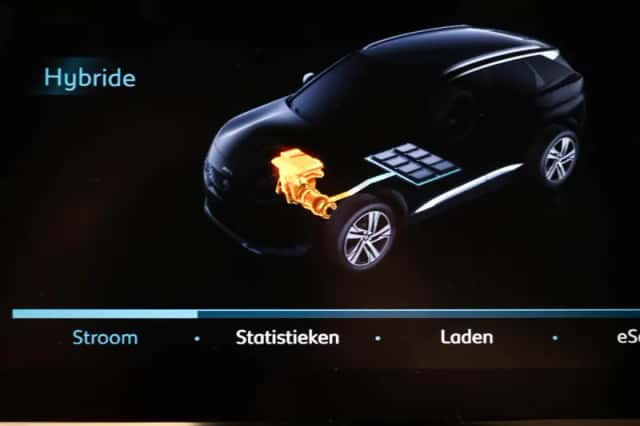 Peugeot 3008 (2023) thumbnail 6
