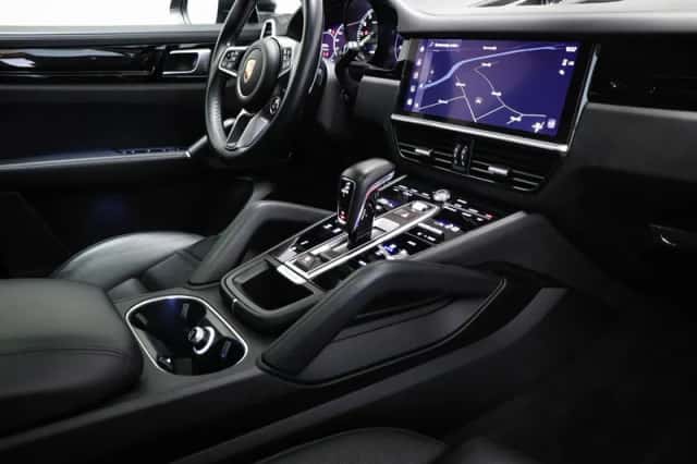 Porsche Cayenne (2022) thumbnail 3