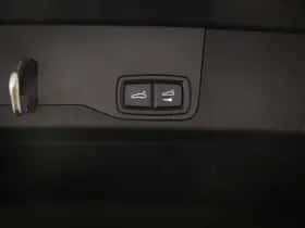 Porsche Taycan (2021) thumbnail 30
