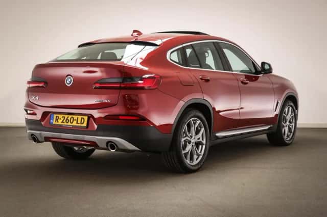 BMW X4 (2021) thumbnail 2