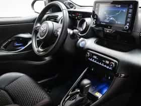 Toyota Yaris (2021) thumbnail 3