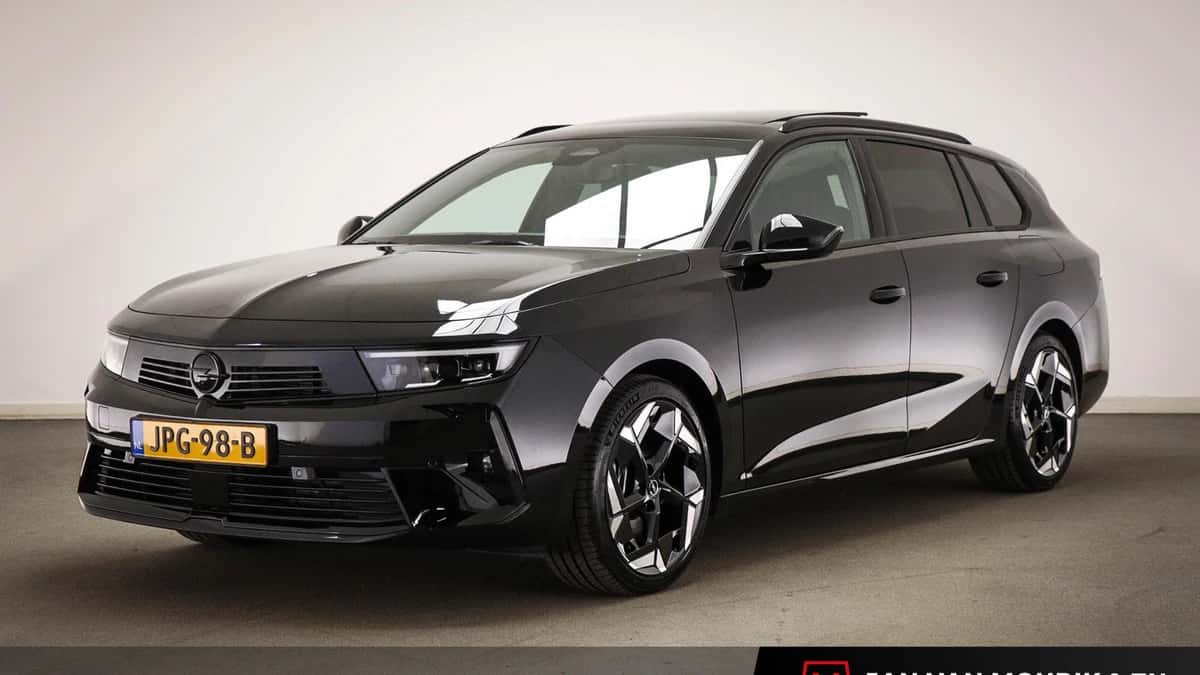 Opel Astra (2024) — foto 1