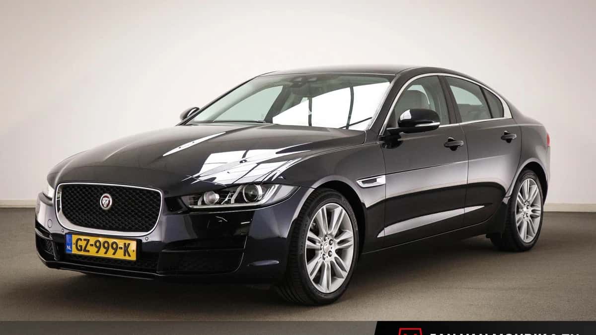 Jaguar XE (2015) — foto 1