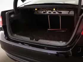 Jaguar XE (2015) thumbnail 13