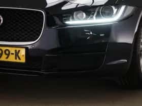 Jaguar XE (2015) thumbnail 16