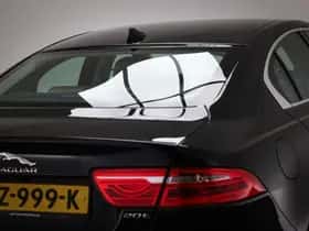 Jaguar XE (2015) thumbnail 23