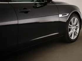 Jaguar XE (2015) thumbnail 24