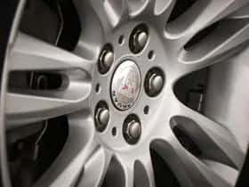 Jaguar XE (2015) thumbnail 25