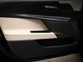 Jaguar XE (2015) thumbnail 26
