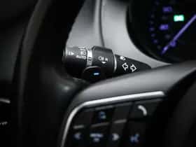 Jaguar XE (2015) thumbnail 33