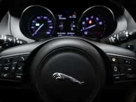 Jaguar XE (2015) thumbnail 34