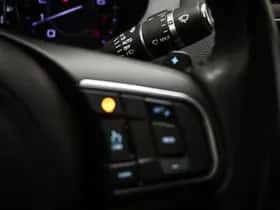 Jaguar XE (2015) thumbnail 37