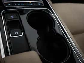 Jaguar XE (2015) thumbnail 39