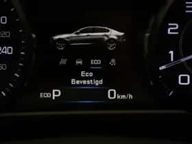 Jaguar XE (2015) thumbnail 41