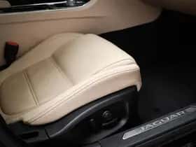 Jaguar XE (2015) thumbnail 10