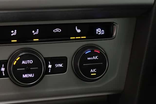 Volkswagen Passat (2015) thumbnail 6