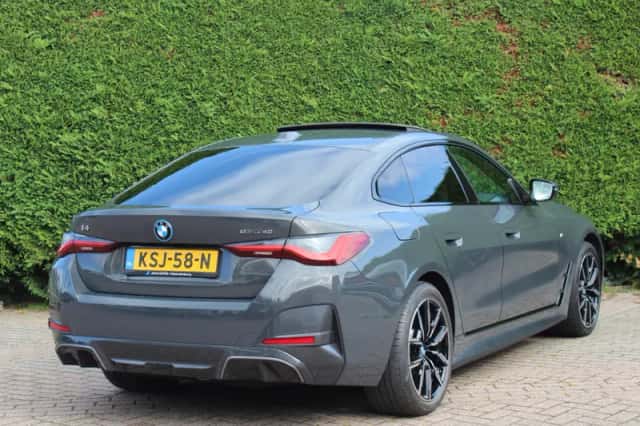BMW i4 (2022) thumbnail 2